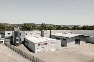 Außenansicht des Firmengebäudes der Georg Weisshaar techn. Federn GmbH